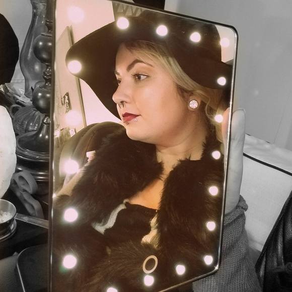 Meet your Posher, Ariana - Picture 1 of 8